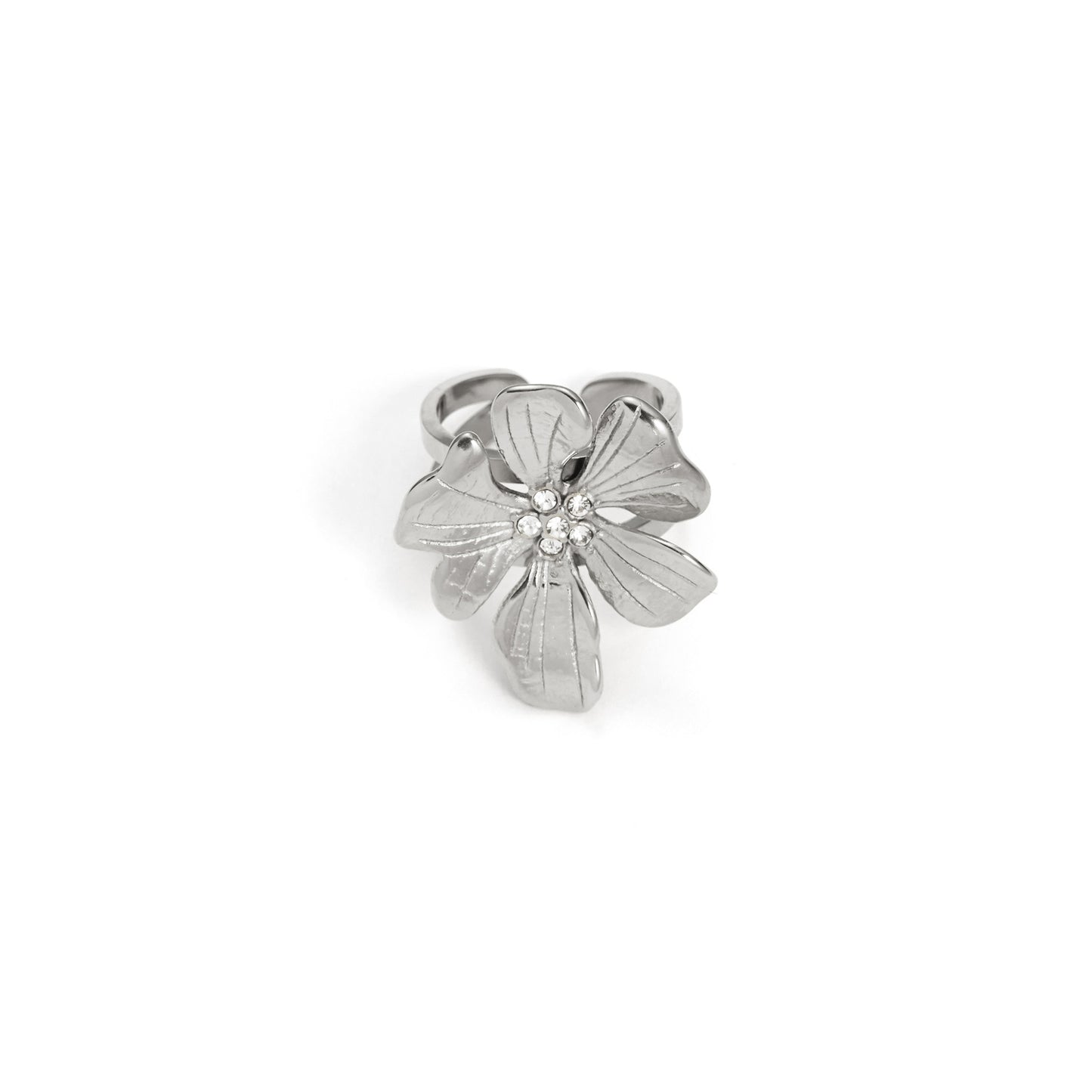 Niche vintage-style lily flower ring and earrings